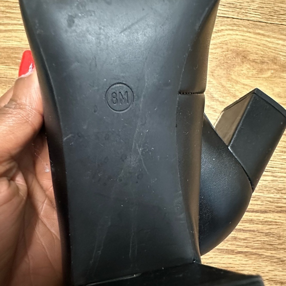Calvin Klein tone two black pumps - Picture 9 of 10
